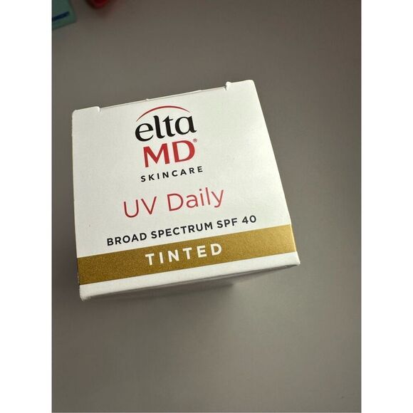 EltaMD UV Daily SPF 40 Face Sunscreen Moisturizer with Zinc Oxide, Daily Face Mo - Picture 3 of 4